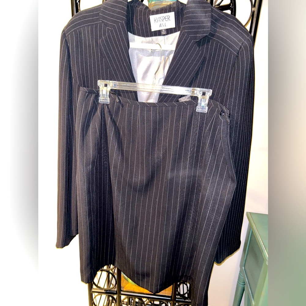 Kasper pin stripe black skirt  suit size 18